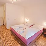 Ek - Living Ferienhaus, 8 Personen - 550 M Zur Spieljochbahn - Zillertal * Fuegen