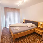 Ek - Living Ferienhaus, 8 Personen - 550 M Zur Spieljochbahn - Zillertal Fuegen